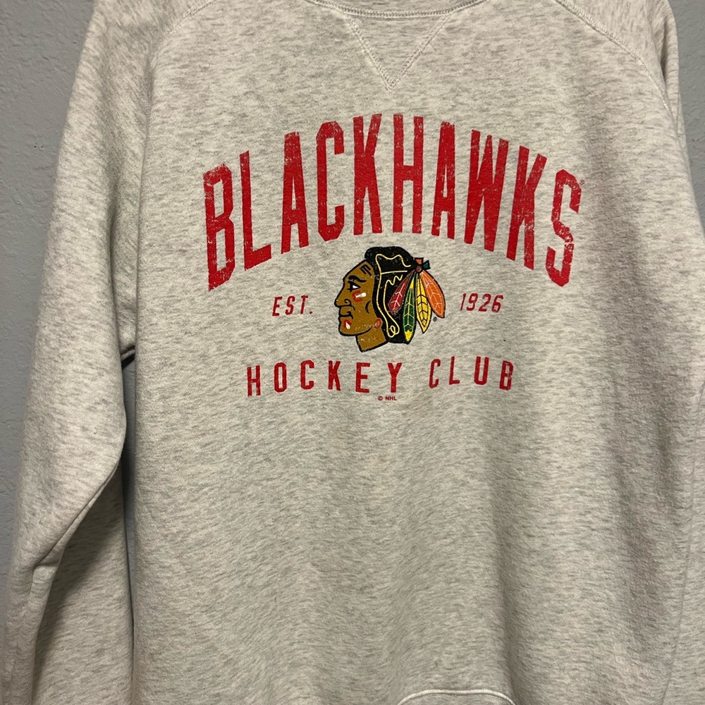 Blackhawks NHL Gray and Red Crewneck Sweater